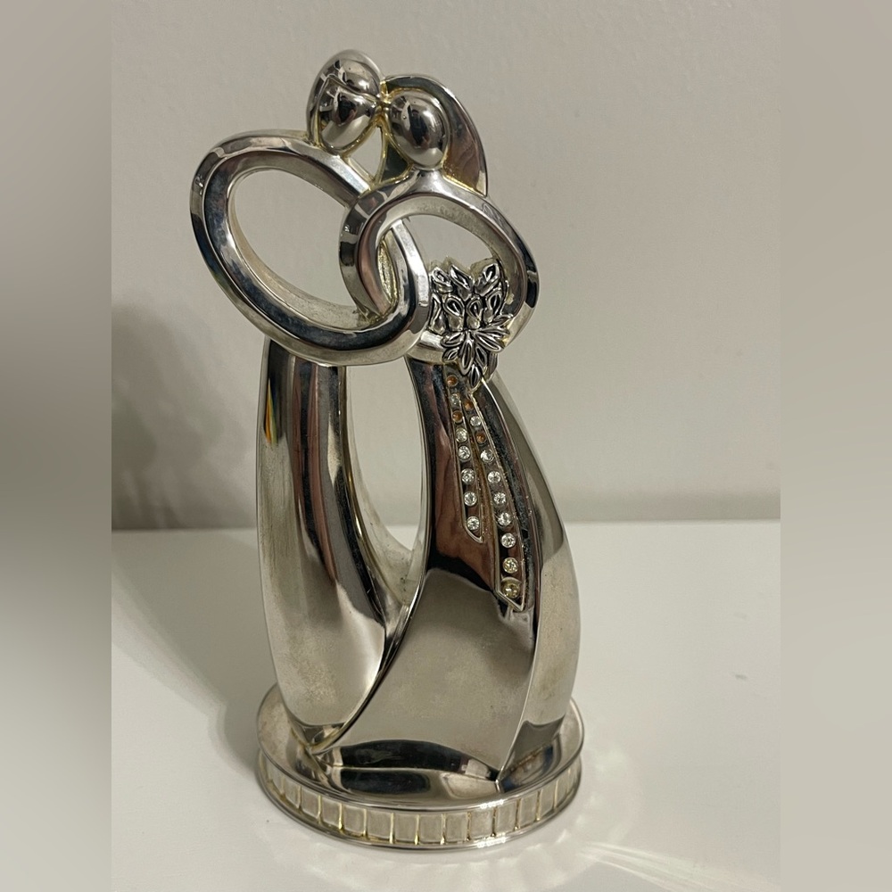 Vintage‎ Elegant Matrimony Silver Sculpture with Heart Design